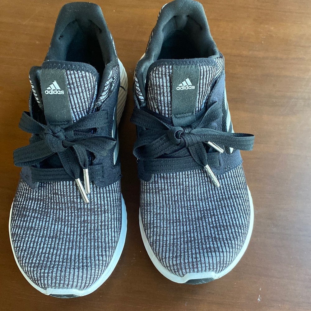 Adidas womens 5.5 sneakers